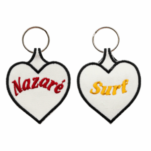 Porta-chaves Bordado de Ambos os Lados – Nazaré, Surf (Coração)