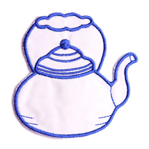 Emblemas Living Louça Chaleira Pequena Branca e Azul