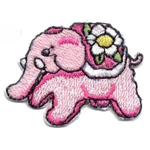 Insignias de elefante niño vivo